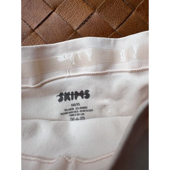 NEW SKIMS Above the Knee Short Clay Size XXS/XS - Picture 3 of 4